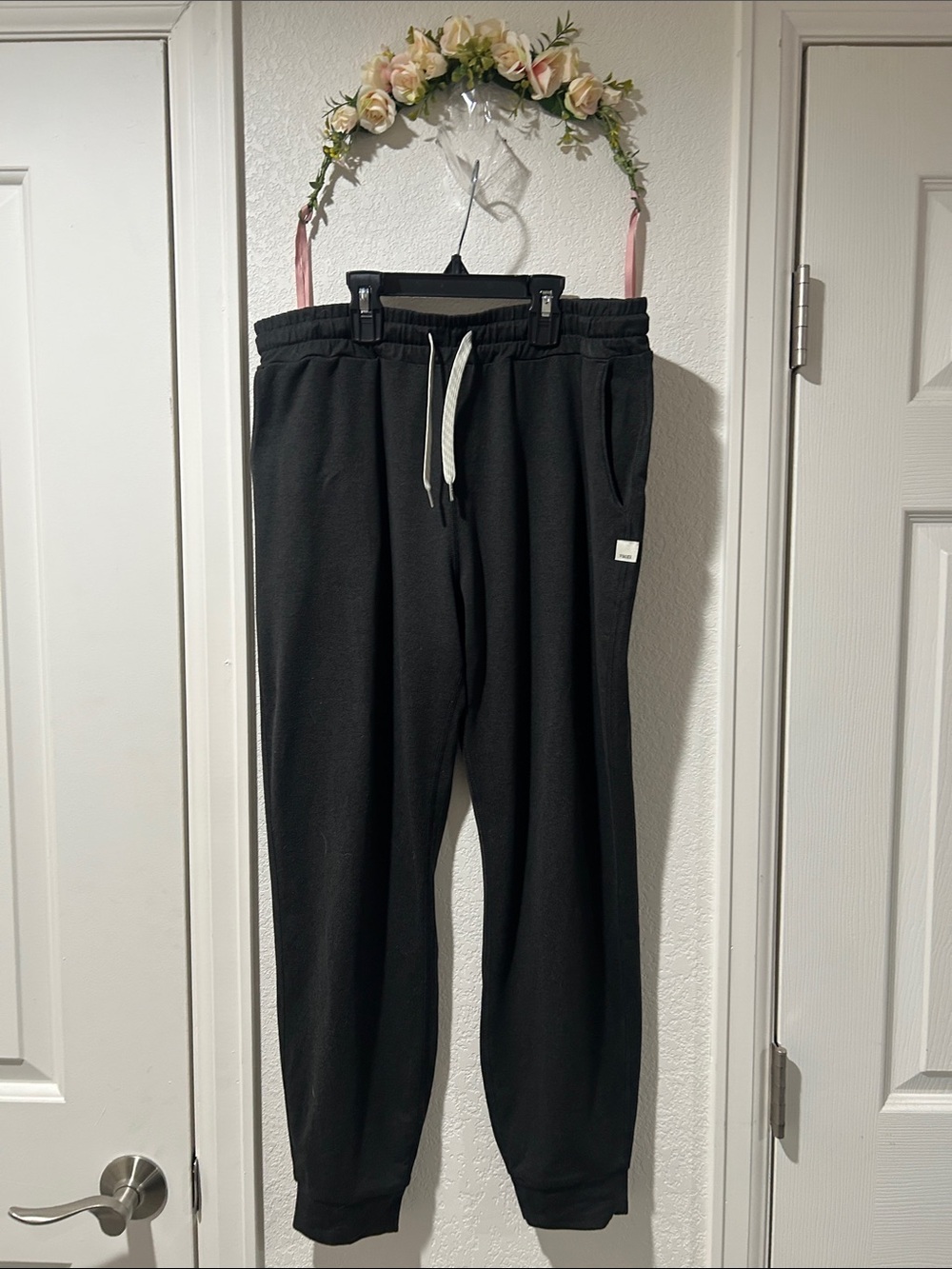 Vuori Performance Jogger - Picture 5 of 8